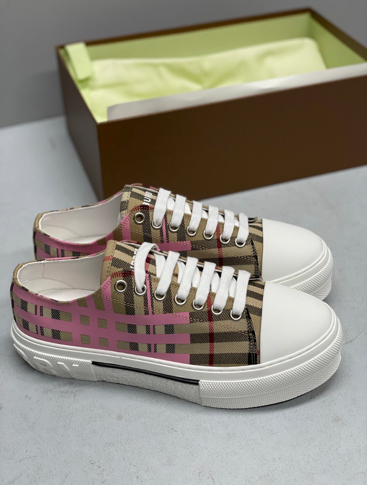 Pinky Burberry