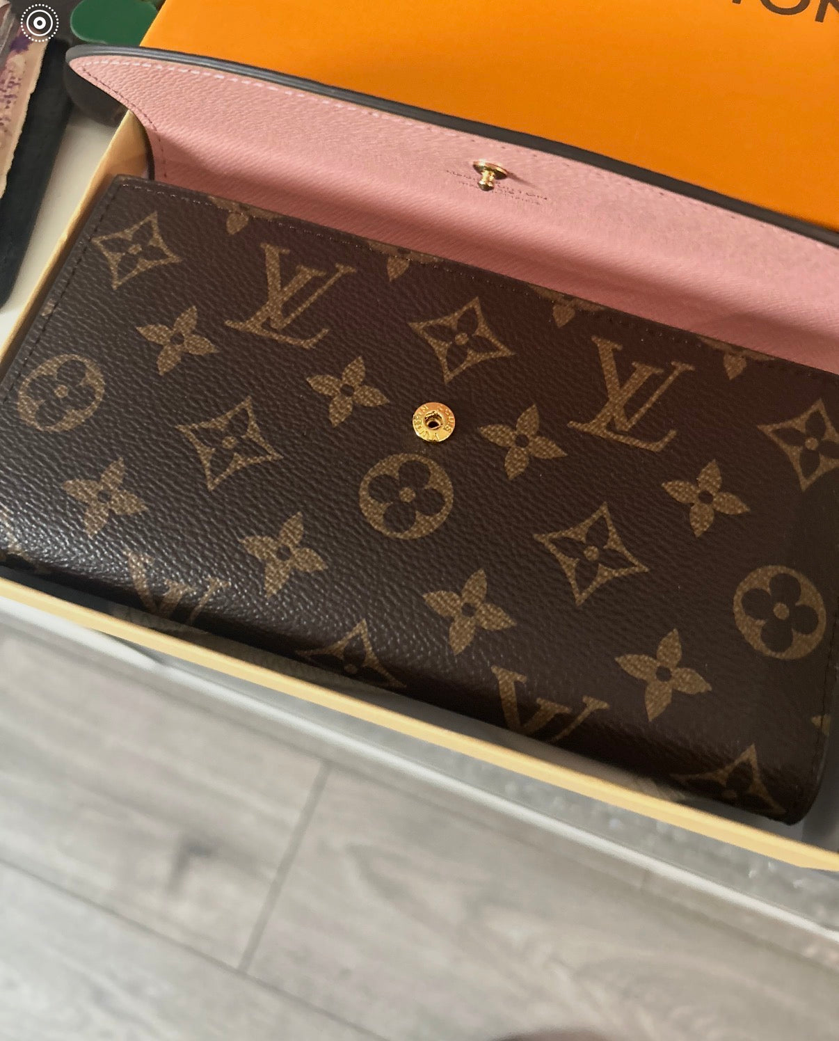 LV brownflower wallet pink inside