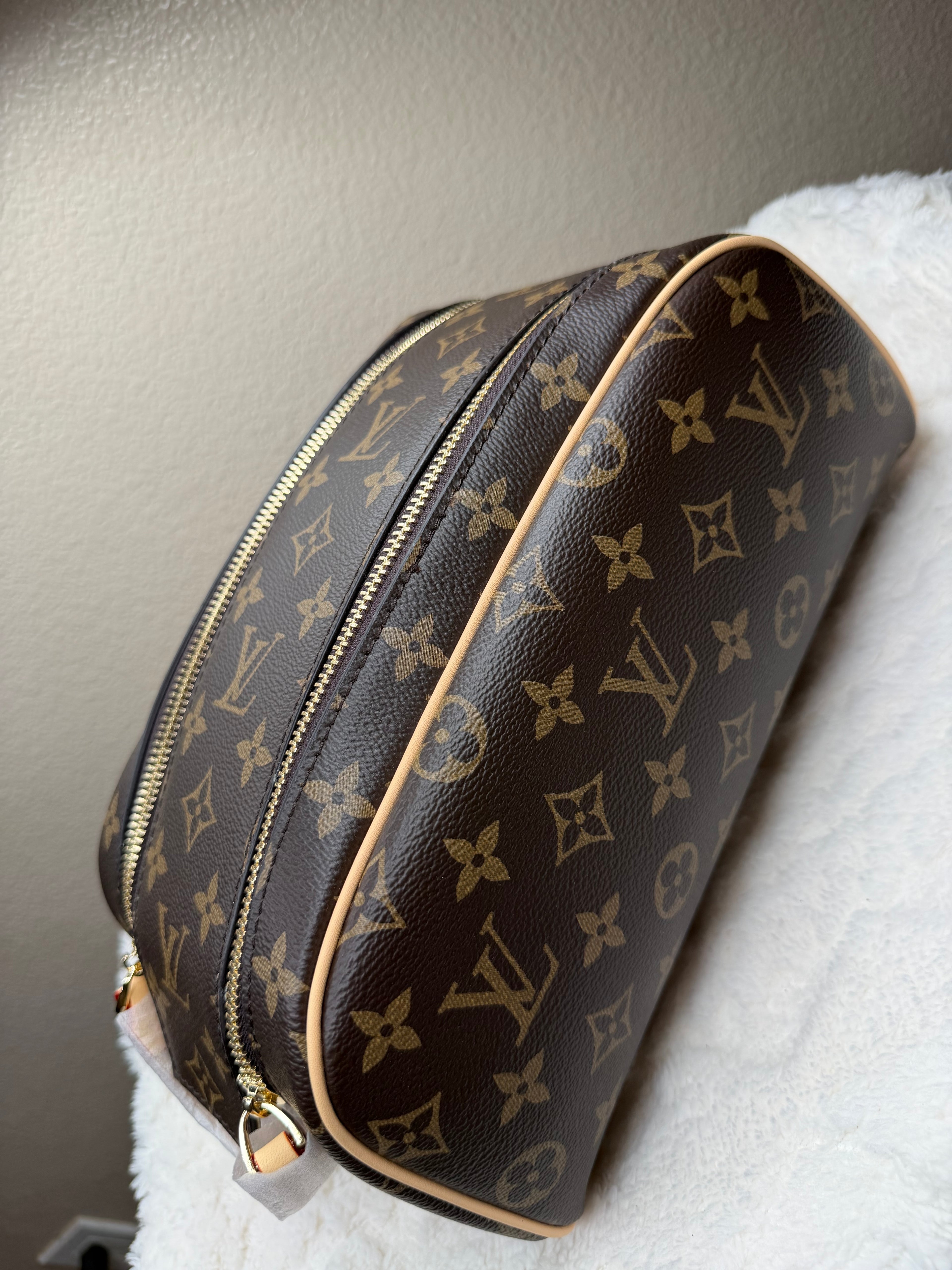 LV accessories bag